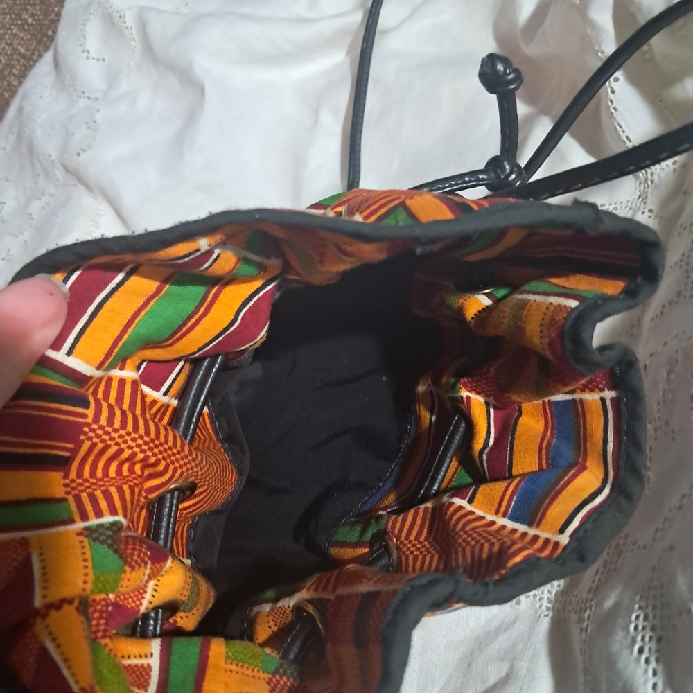 Kente-Pattern Drawstring Bucket Bag - Multicolor - Picture 4 of 5